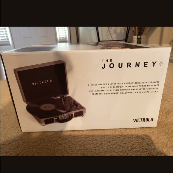 **BRAND NEW NEVER OPENED “RECORD PLAYER W/BLUETOOTH! PLAYS VINYLS !🎶 🎵🎼😎 - Picture 4 of 6